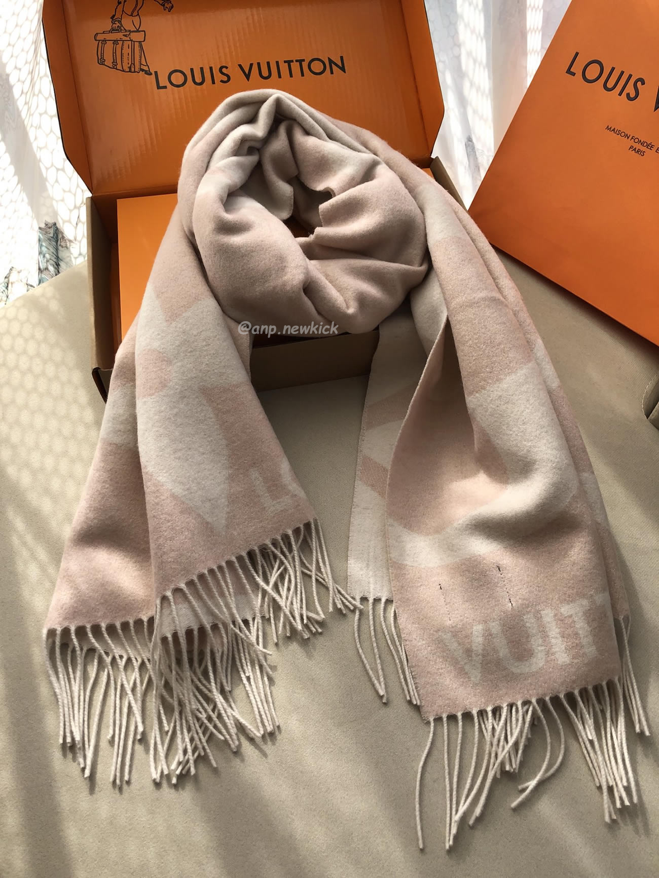 Louis Vuitton Lv Reykjavik Scarf 75x185cm (3) - newkick.org